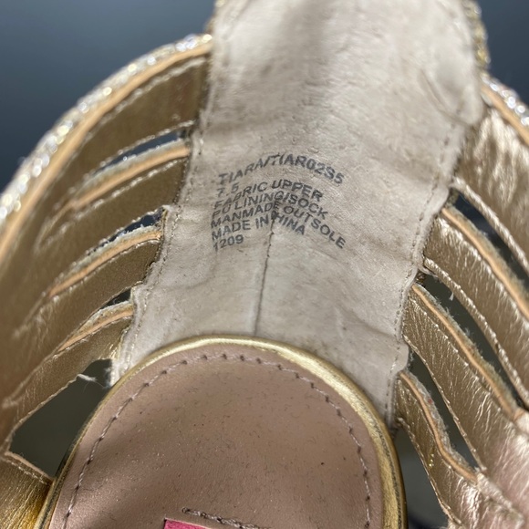 GOLD PLATFORM HEELS - Picture 3 of 9